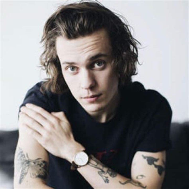 Celebrities named Kurtis