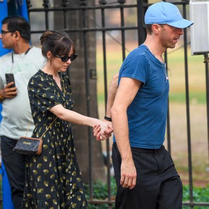 Chris Martin is Spotted Without a Wedding Ring