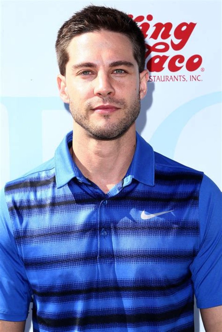 Dean Geyer Net Worth - Wiki, Age, Weight and Height, Relationships, Family, and More