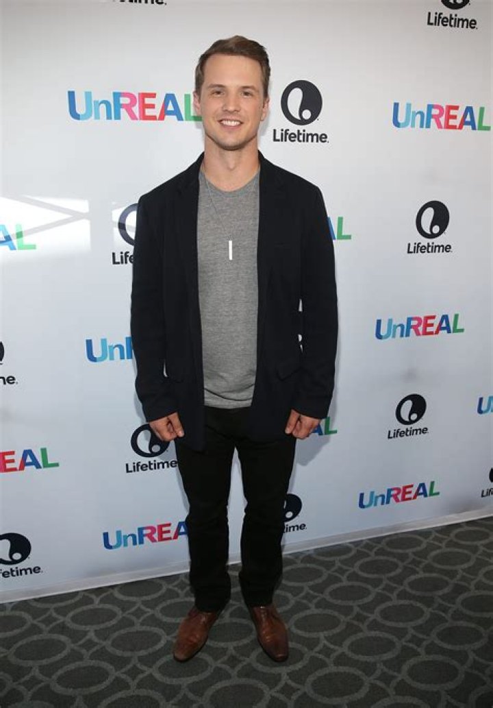 Freddie Stroma Net Worth - Wiki, Age, Weight and Height, Relationships, Family, and More