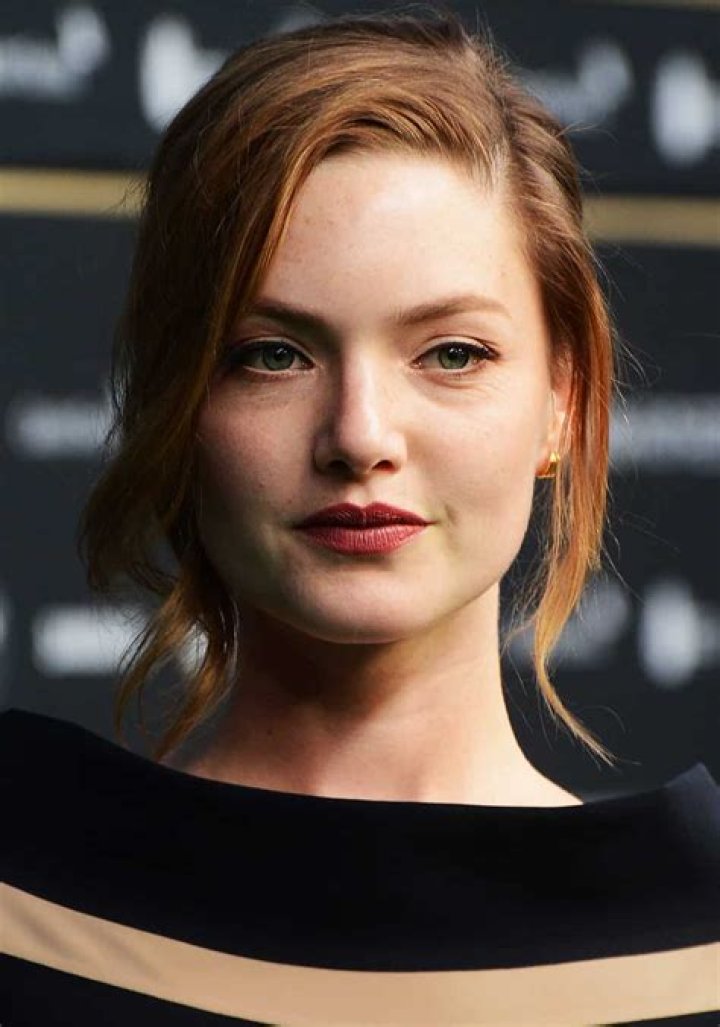 Holliday Grainger Net Worth - Wiki, Age, Weight and Height, Relationships, Family, and More