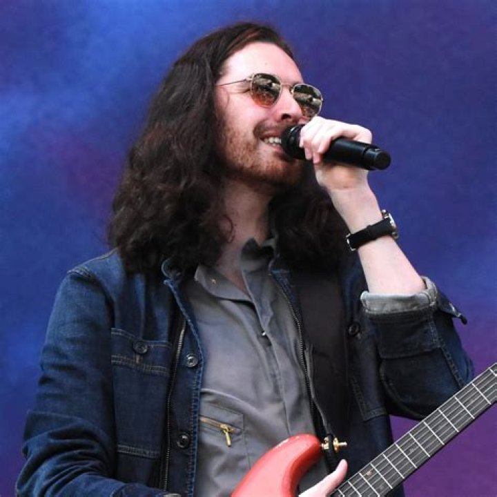 Hozier Height - CelebsHeight.org