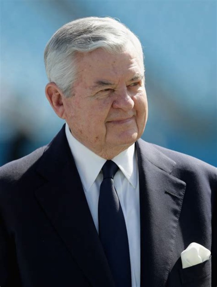 Jerry Richardson Net Worth - Wiki, Age, Weight and Height, Relationships, Family, and More