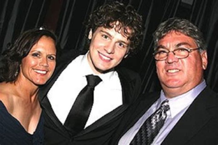 Jonathan Groff Parents Jim And Julie: Family Ethnicity And Siblings