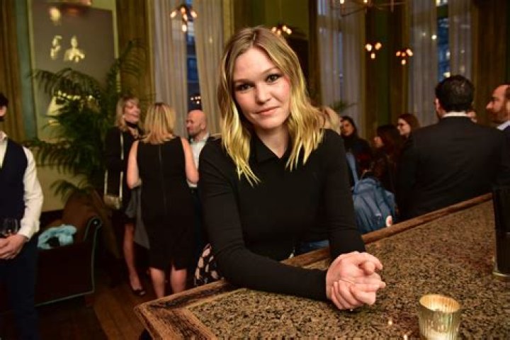 Julia Stiles Net Worth - Wiki, Age, Weight and Height, Relationships, Family, and More