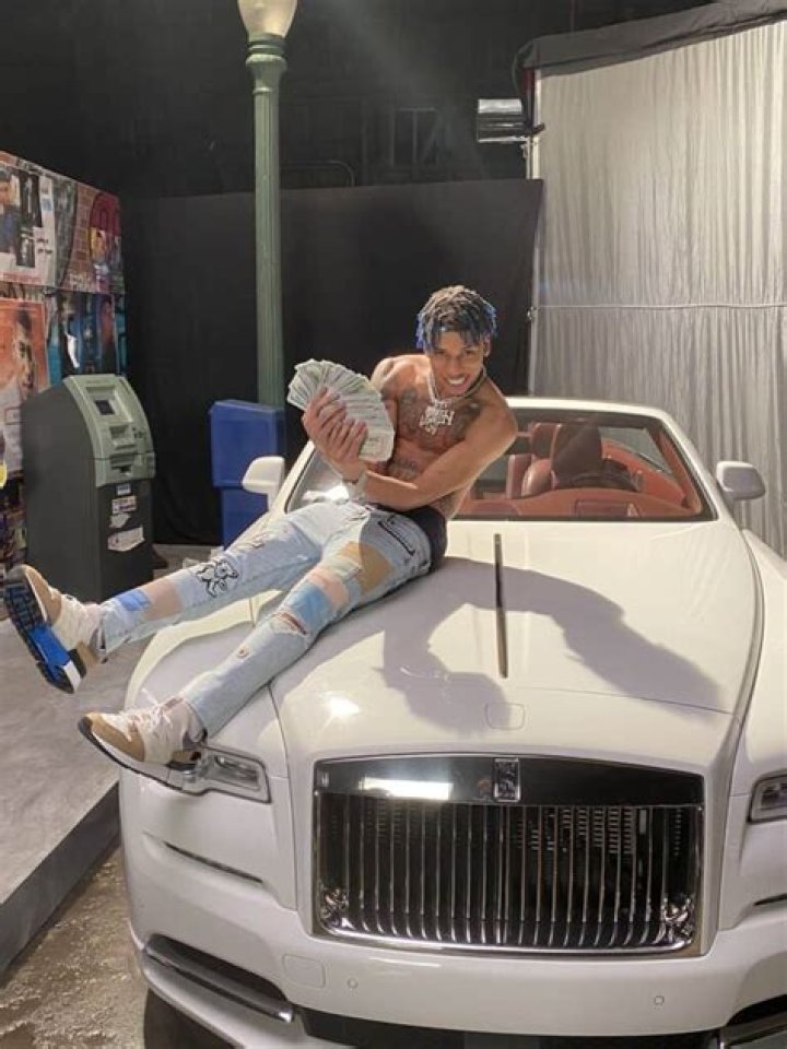 NLE Choppa with his Rolls Royce (Source Twitter)