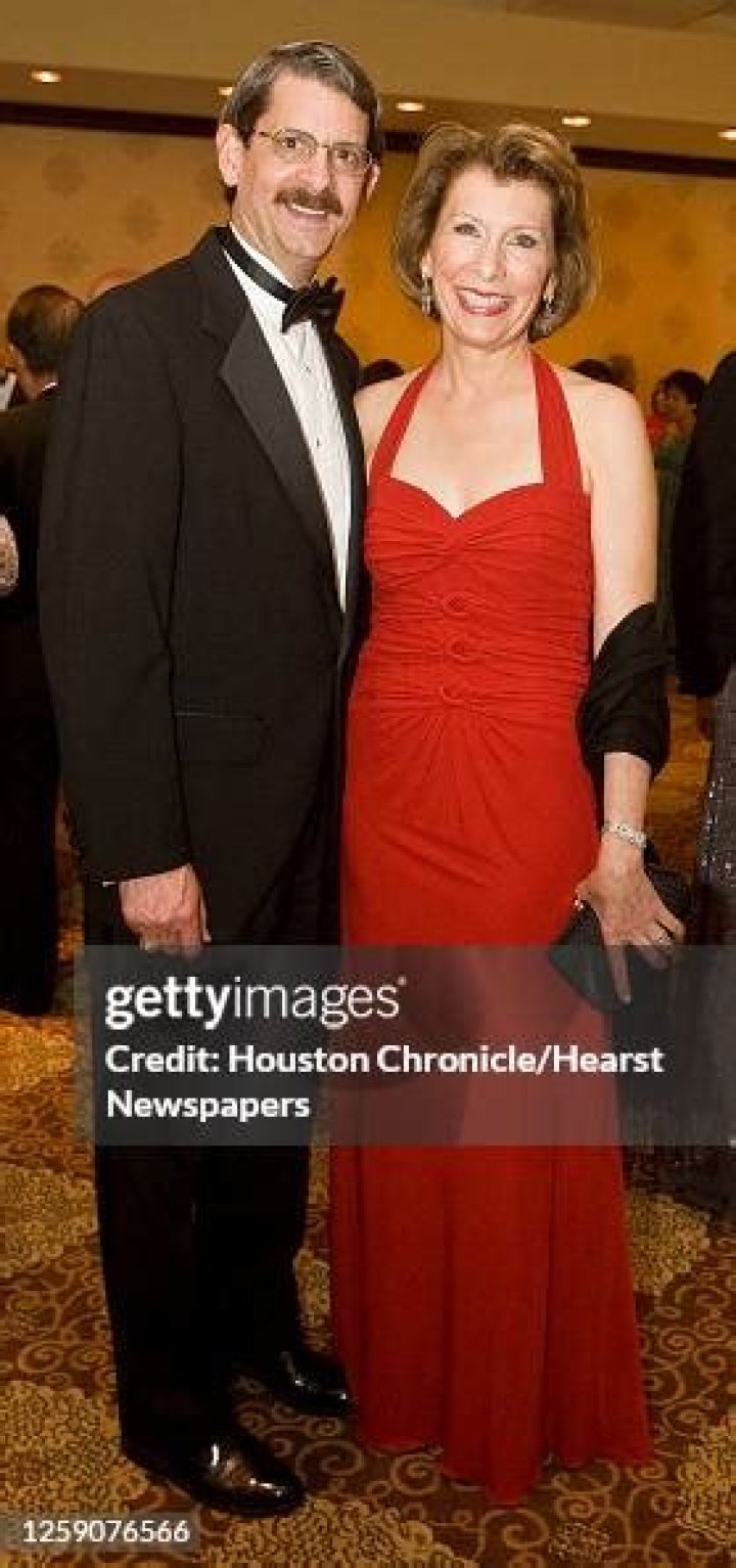 Robin Yeager's married life to her husband.