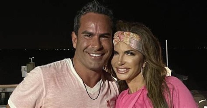 Teresa Giudice Had A Falling Out With Longtime Friend Dina Manzo Before Her Wedding