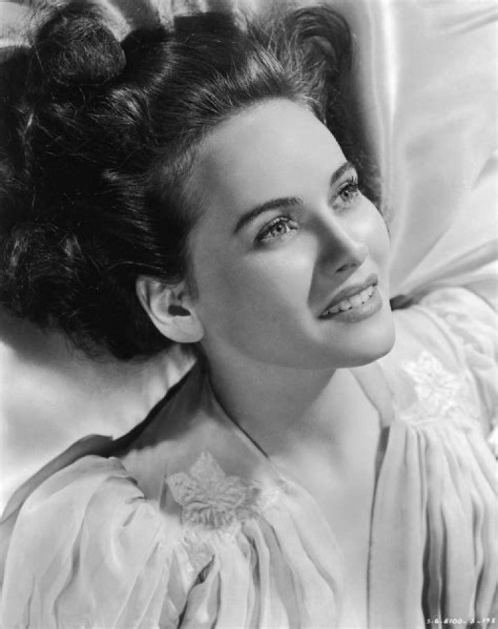 Teresa Wright Net Worth - Wiki, Age, Weight and Height, Relationships, Family, and More